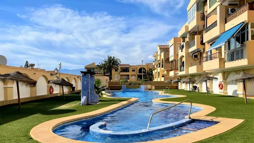 Apartment with terrace, pool & garden | Sea view - Image 1