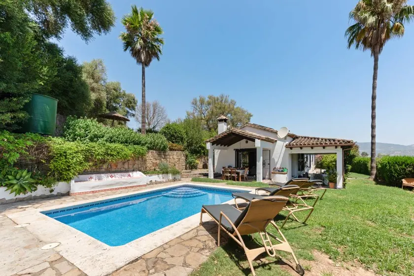 Landhaus „VillaCaty“ mit Bergblick, Pool und WLAN - Image 1
