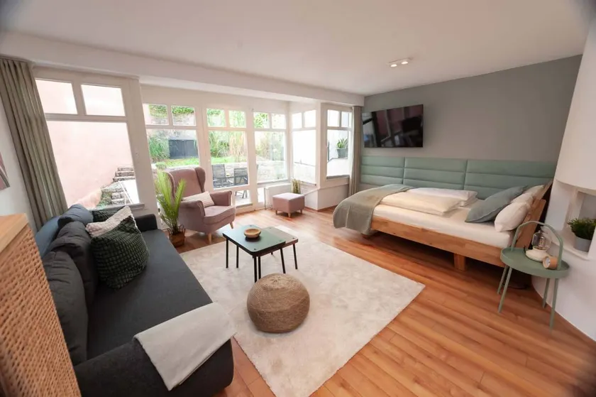 Flat with terrace - Image 1