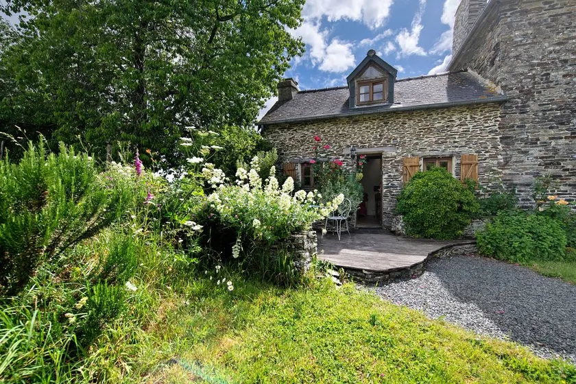 Gîte Le Petit Promenant: Private Terrace, Garden & Wi-Fi in La Bazoque - Image 1