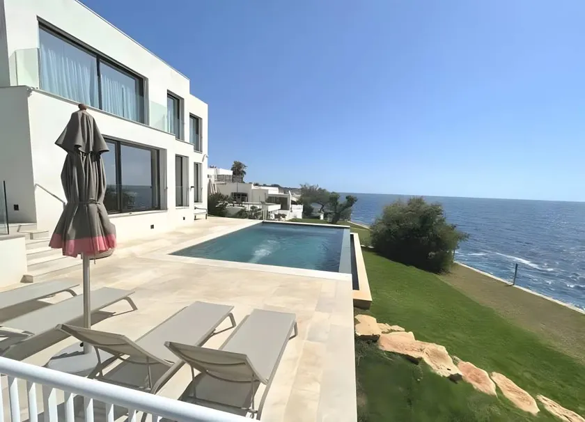 Fully equipped villa with private pool, garden & BBQ | Sea view | Beach nearby | Suitable for remote work - Image 1