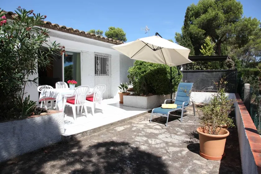 House with garden, barbecue & terrace | Garden view - Image 1