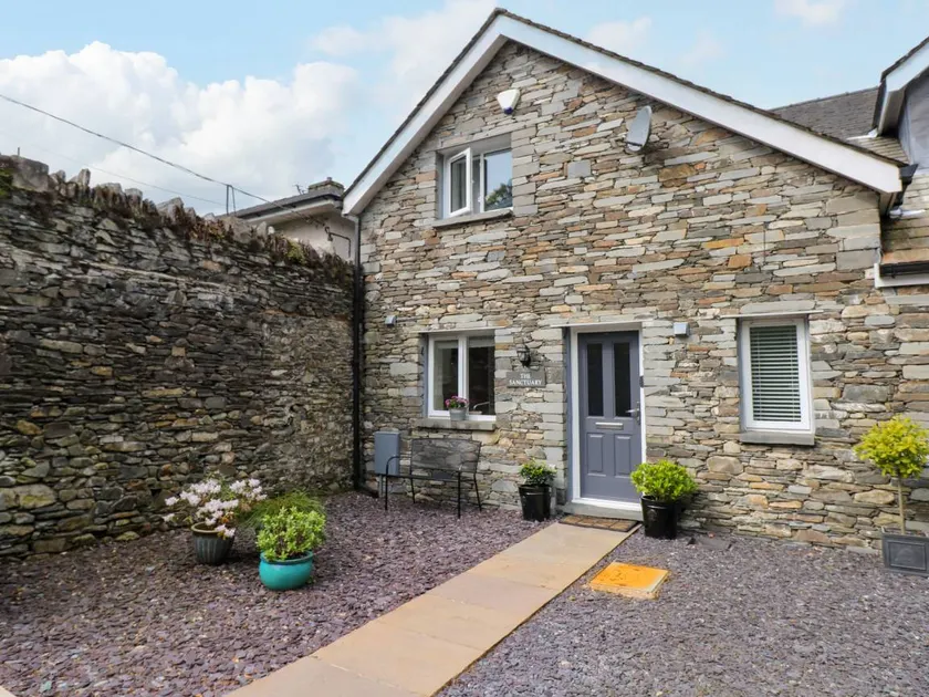 Cottage with garden - Image 1
