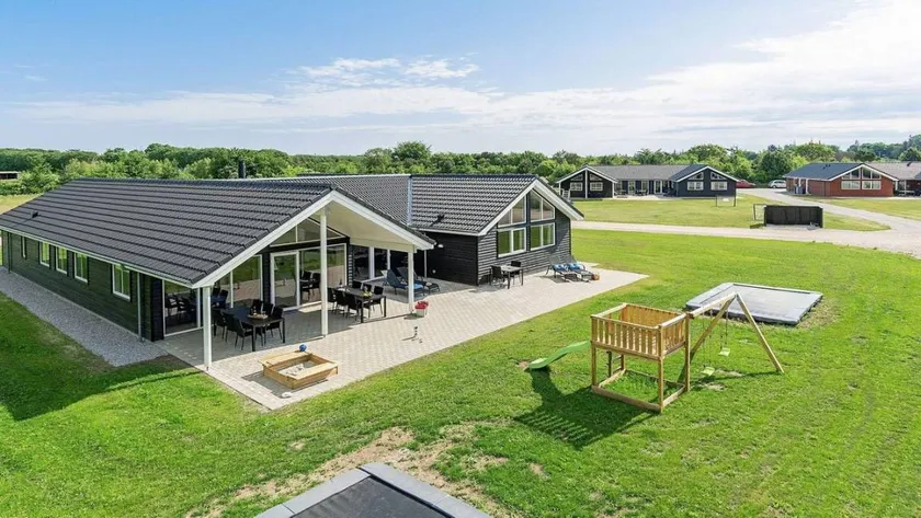 House with terrace, pool & jacuzzi - Image 1