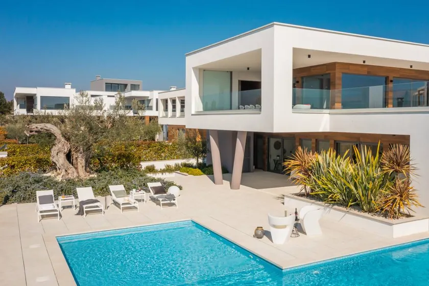 Villa with sauna, private pool & BBQ - Image 1