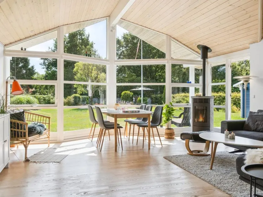 Holiday home with terrace & barbecue - Image 1