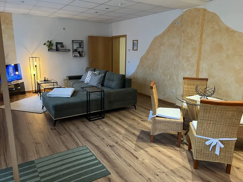 Ferienwohnung Elsterveilchen 100 m bis zur Albertbad mit Soletherme und Theater - Image 1
