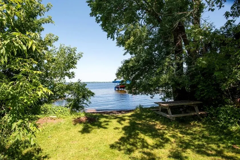 Cozy Lakefront Cabin in Kawartha Lakes, Ontario - Image 1