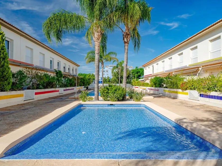 Flat with pool & terrace | Perfect for remote work - Image 1