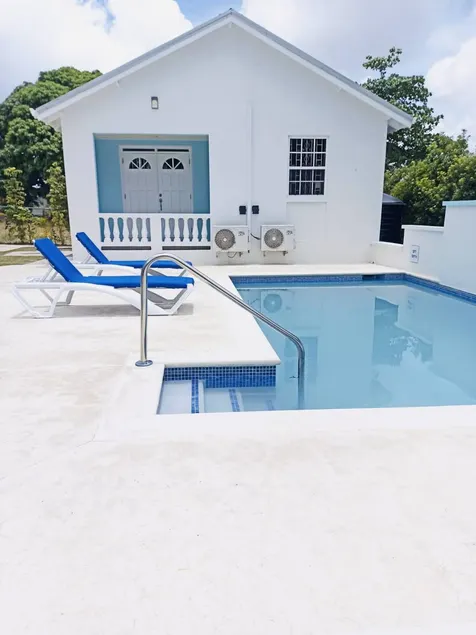 Children-friendly pleasant house with pool & garden - Image 1