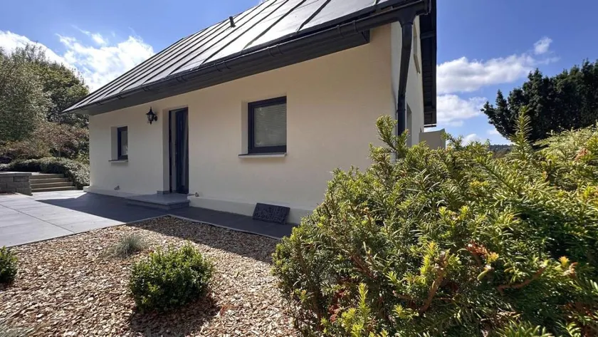 House with garden, terrace & BBQ - Image 1