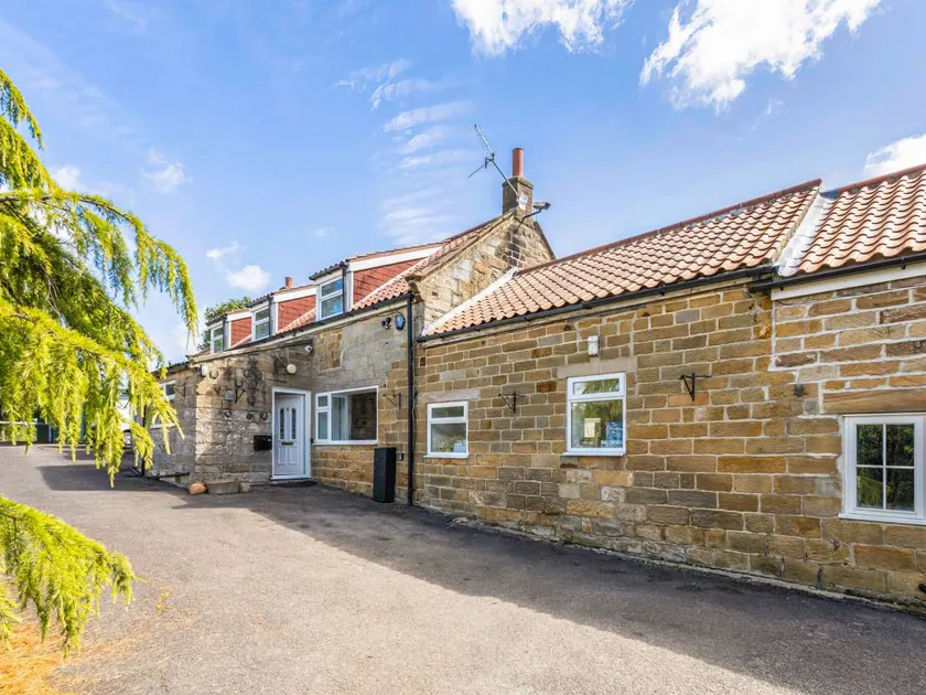 Children-friendly cottage with garden | River view | Dogs allowed - Image 1