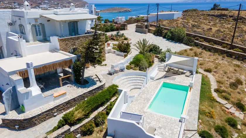 Villa accogliente e familiare con griglia, piscina riscaldata e terrazza | Vista sulla montagna | Vicino alla spiaggia | Ideale per lavorare da remoto | Ammette animali domestici - Image 1