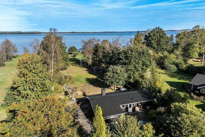 Holiday home with terrace & barbeque - Image 1