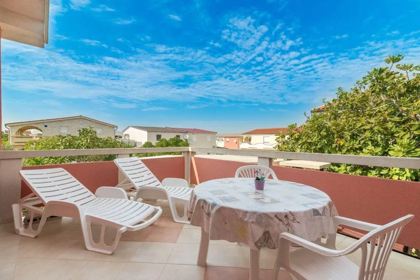 Apartment with BBQ & garden - Image 1
