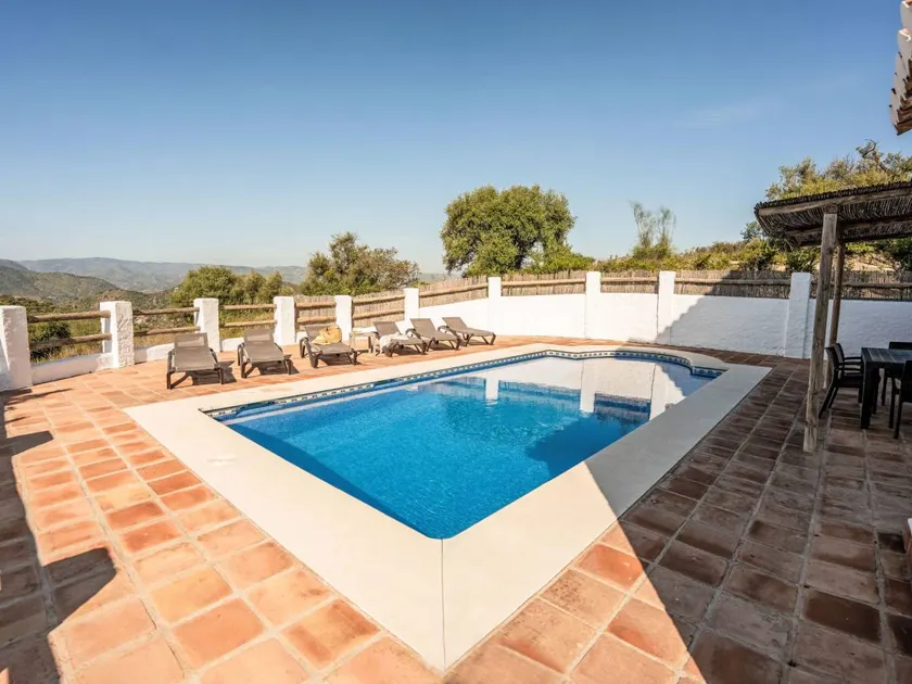 House with barbeque, terrace & private pool | Dogs allowed - Image 1