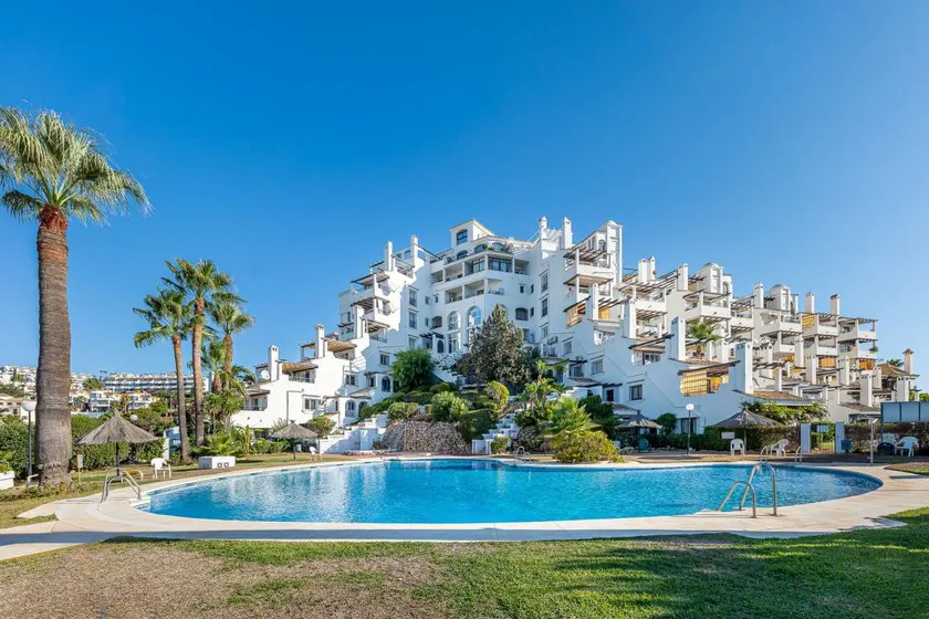 Holiday Apartment "Casa Rosa 76b" with Shared Outdoor & Heated Indoor Pools & Wi-Fi - Image 1