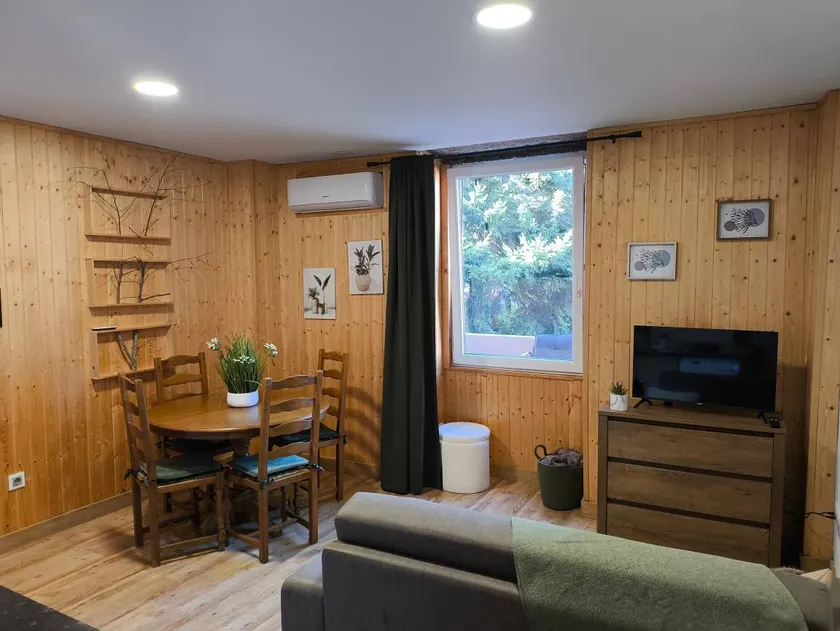 Casa Wood - Local Accommodation near Guarda's Historic Center - Image 1