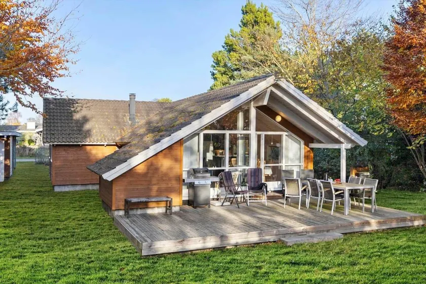 Holiday home with barbeque & hot tub - Image 1