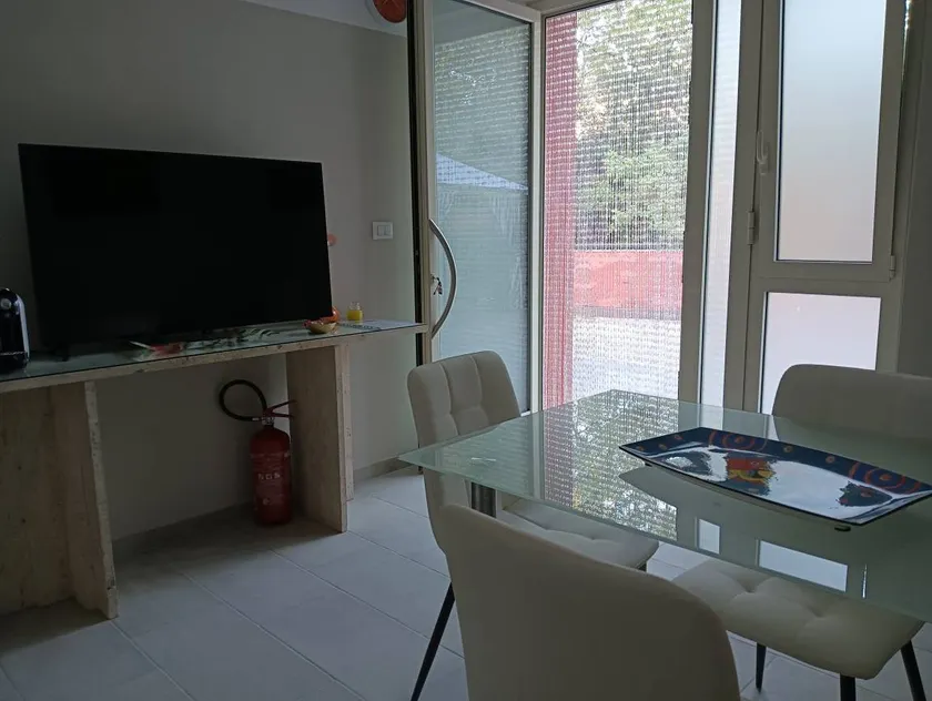 Agradable apartamento con terraza - Image 1