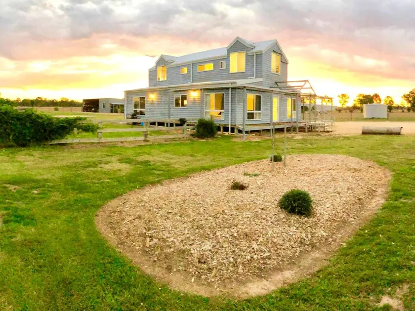 Spacious Oxley Accommodation for a Fun-Filled Farm Stay, Victoria - Image 1