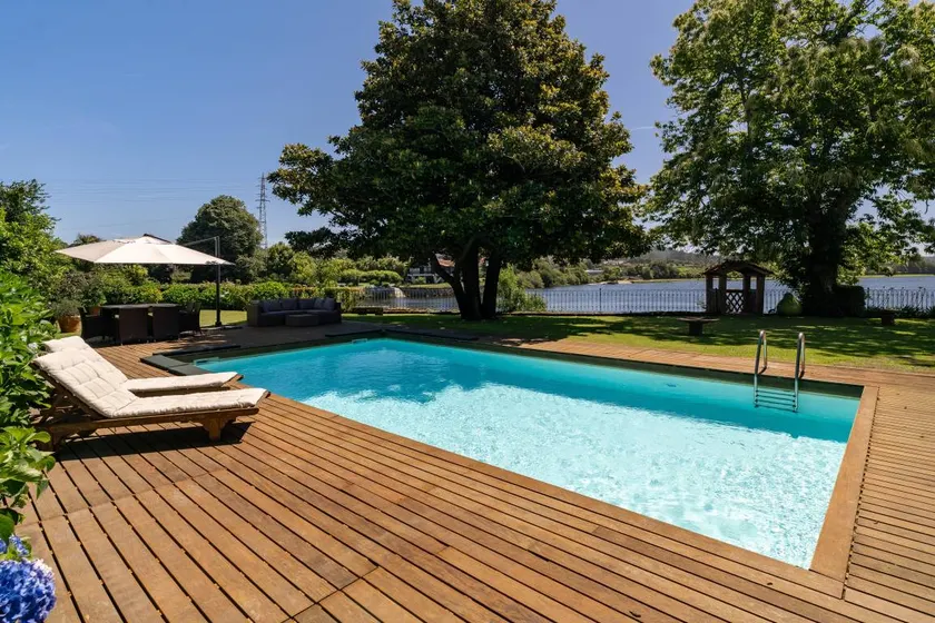 Familienfreundliches großzügiges Ferienhaus mit privatem Pool, Terrasse und Garten | Seeblick | Strand in der Nähe | Ideal für Homeoffice | Haustiere sind willkommen - Image 1