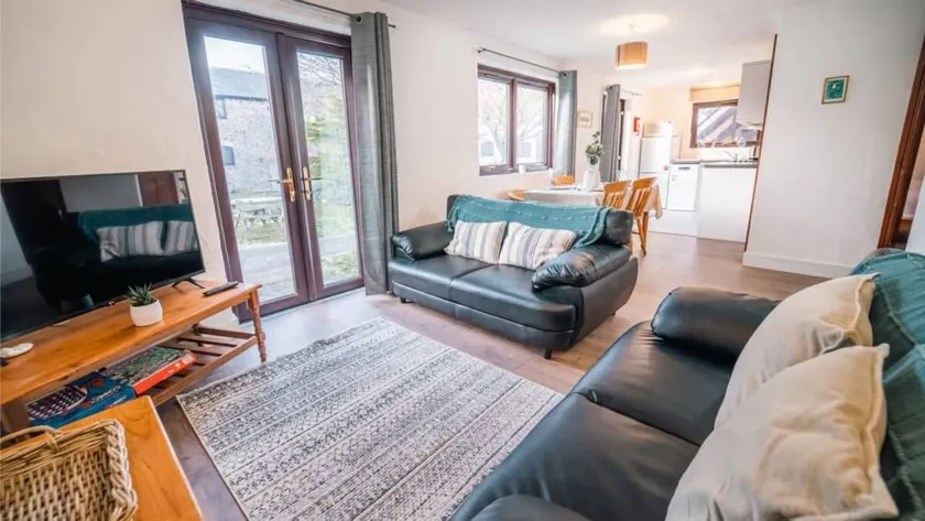 Holiday home with fast internet & garden - Image 1