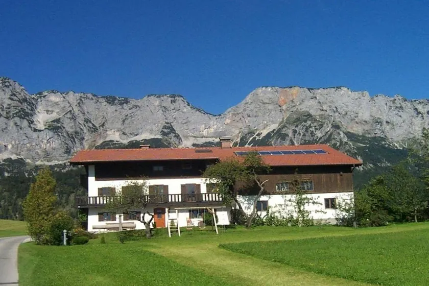 Attraente casa con giardino - Image 1