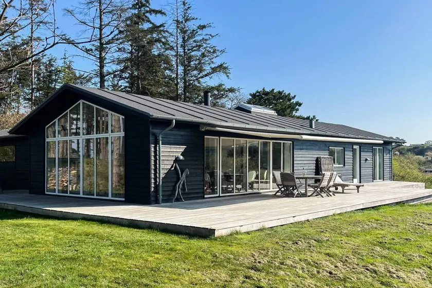 Fully equipped holiday home with terrace | Water view | Next to the beach - Image 1