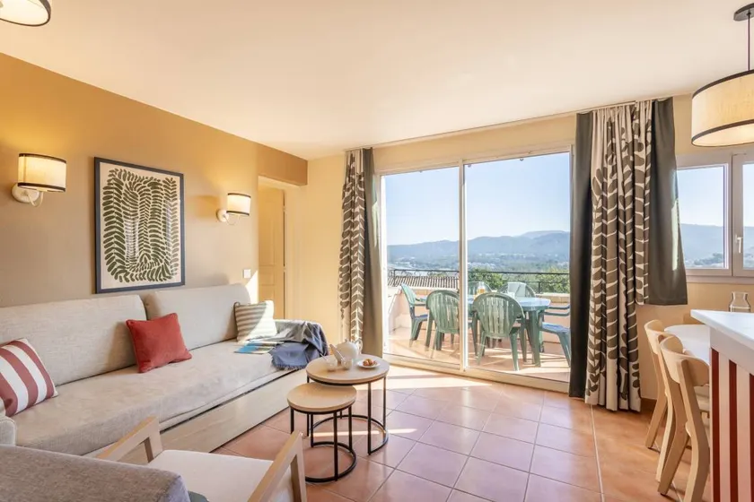Charming apartment with pool & terrace | Pets allowed - Image 1