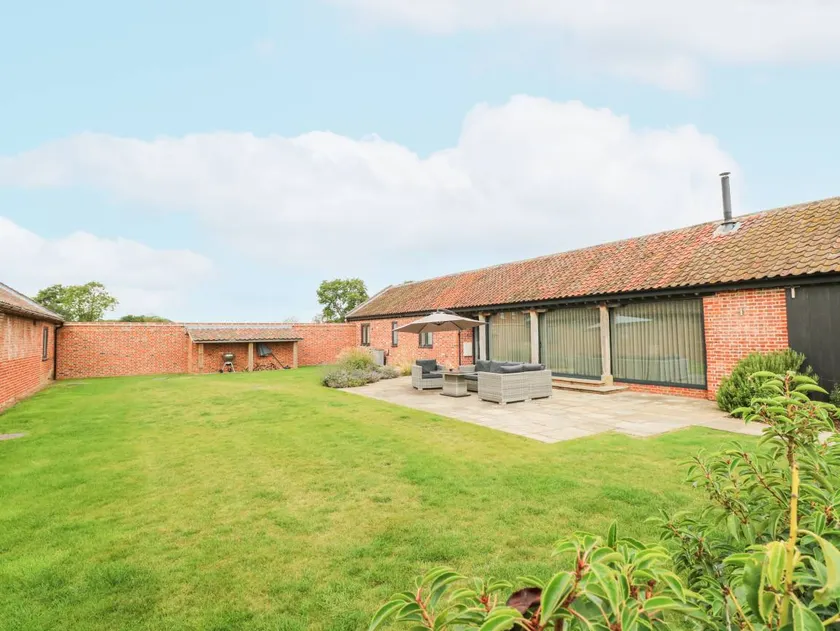 Fully equipped wonderful cottage with barbeque & garden | Beach view | Pets are welcome - Image 1