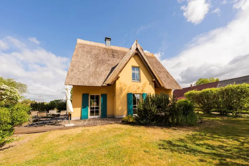 Holiday home with sauna, pool & BBQ - Image 1