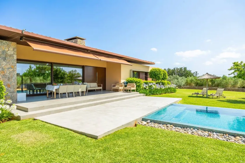 Finca avec barbecue, jardin et piscine privée | Vue montagne | Parfaite pour le travail à distance - Image 1