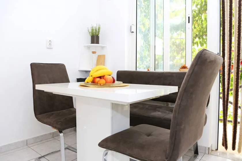 Lovely flat with garden | Garden view - Image 1