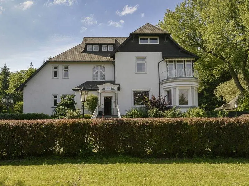 Fully equipped spacious house with hot tub & sauna - Image 1