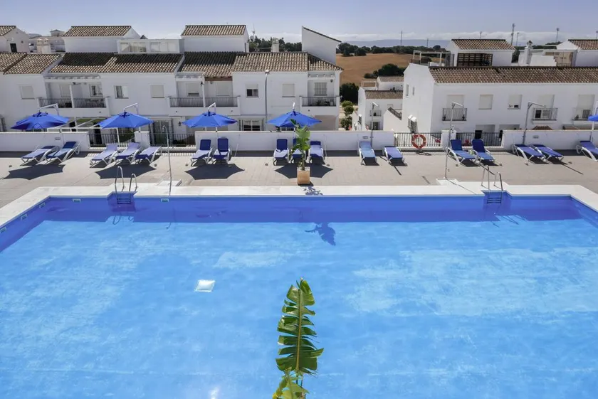Merveilleuse maison adaptée aux familles avec piscine, barbecue et terrasse | Vue jardin | Avec animaux bienvenus - Image 1