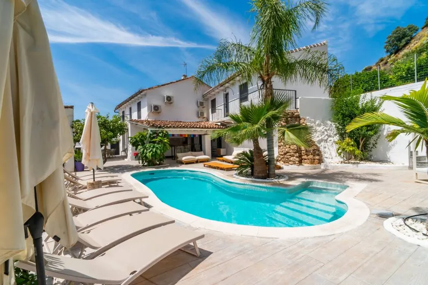 Fully equipped beautiful cottage with barbecue, garden & terrace | City view - Image 1