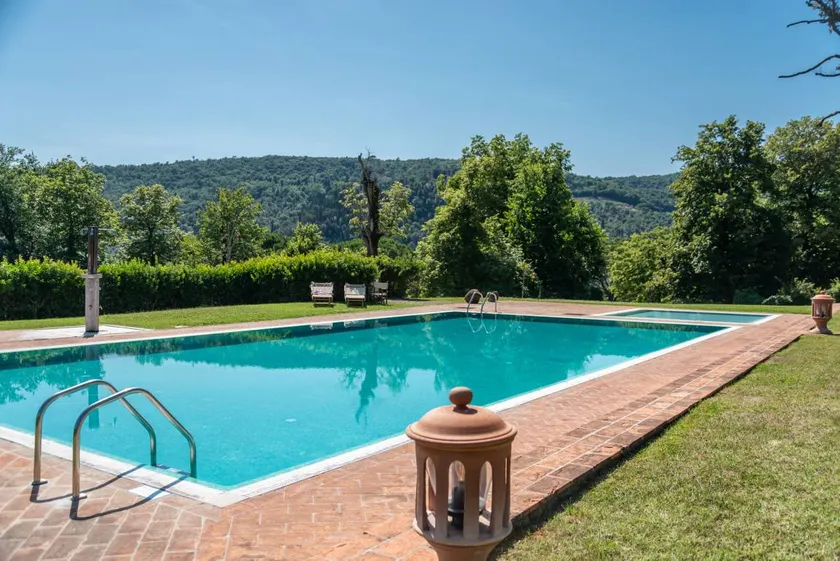 Fully equipped holiday home with garden, barbeque & pool | Garden view - Image 1