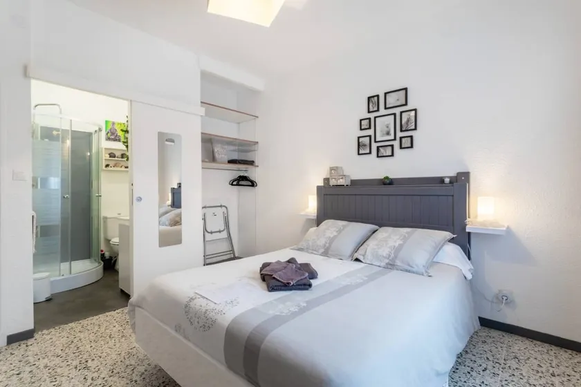 Chambre privée avec jardin et terrasse | Vue jardin - Image 1