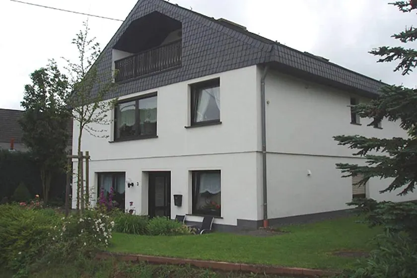 Holiday apartment with terrace, barbecue & garden - Image 1