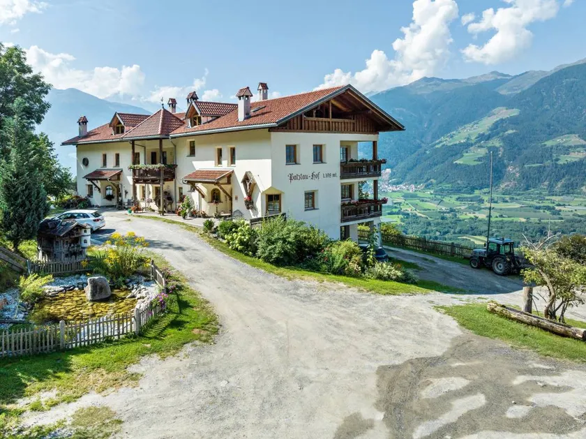 Apartment 'Patztauhof Tartscher Bühel' with Mountain View, Private Terrace and Wi-Fi - Image 1