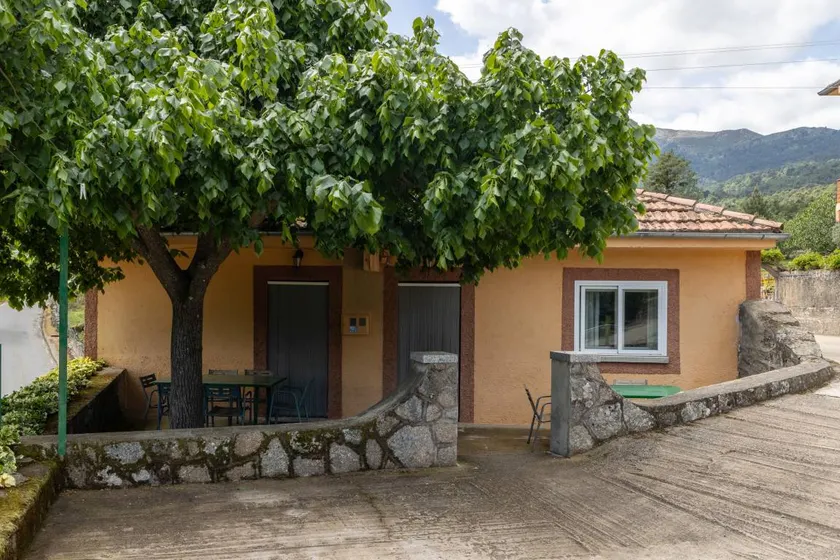 Lakeside House Alberche B - Lake Burguillo, Gredos Mountains - Image 1