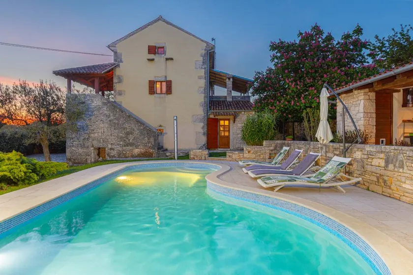 Villa con terraza, barbacoa y piscina climatizada - Image 1