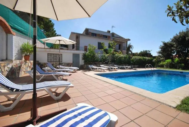 Child-friendly villa with private pool, terrace & BBQ | Pool view - Image 1