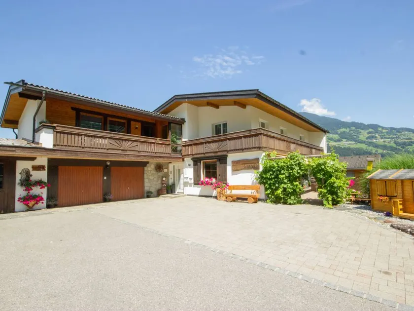 Apartment with garden | Mountain view - Image 1