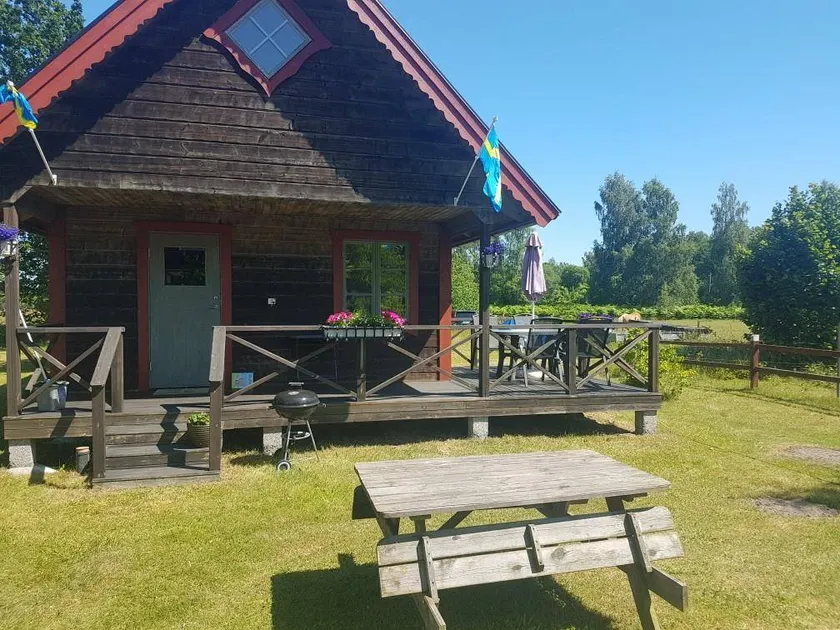 Holiday home with barbeque - Image 1