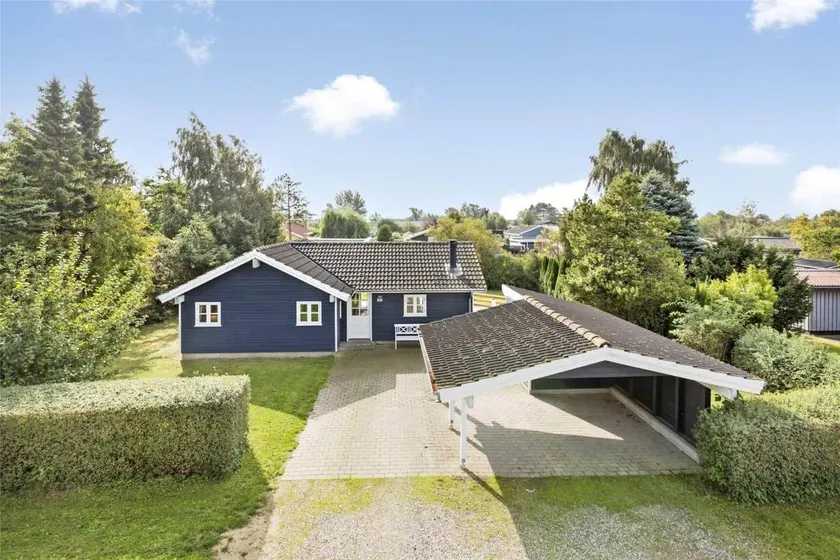Fully equipped house with BBQ, terrace & jacuzzi | Next to the beach - Image 1