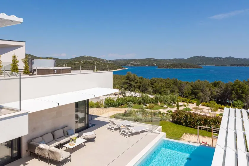 Villa mit Garten, Terrasse und Grill | Poolblick - Image 1