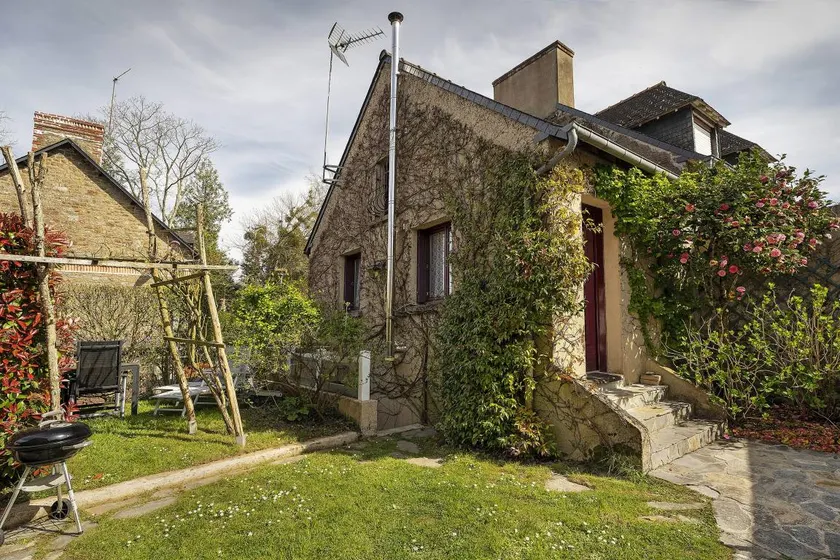 Cottage with garden & barbeque | Garden view - Image 1