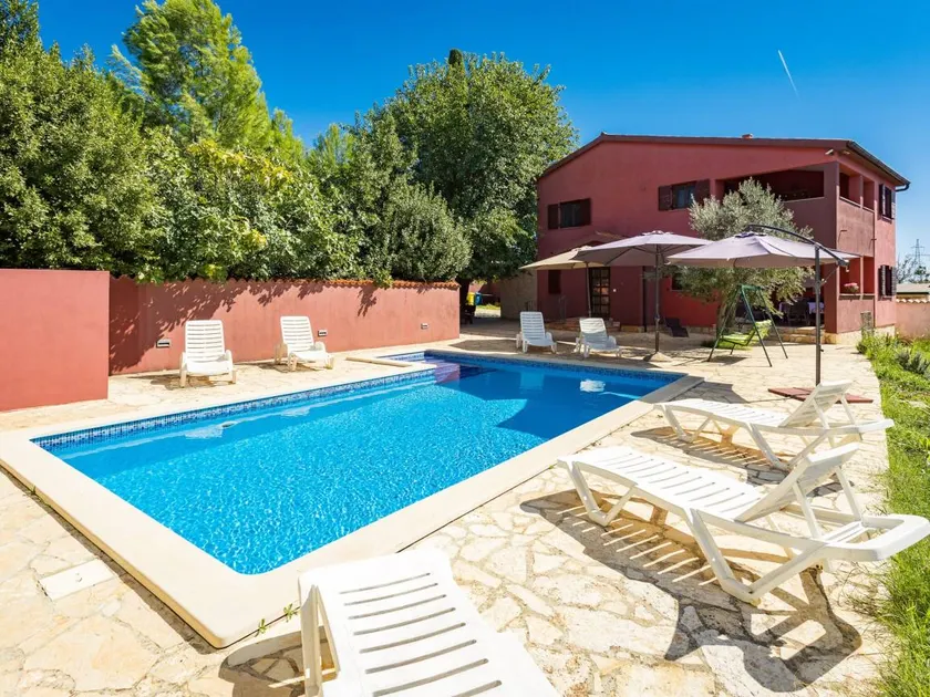 Voll ausgestattetes geräumiges Ferienhaus mit Terrasse, Pool und Garten | Hunde erlaubt - Image 1